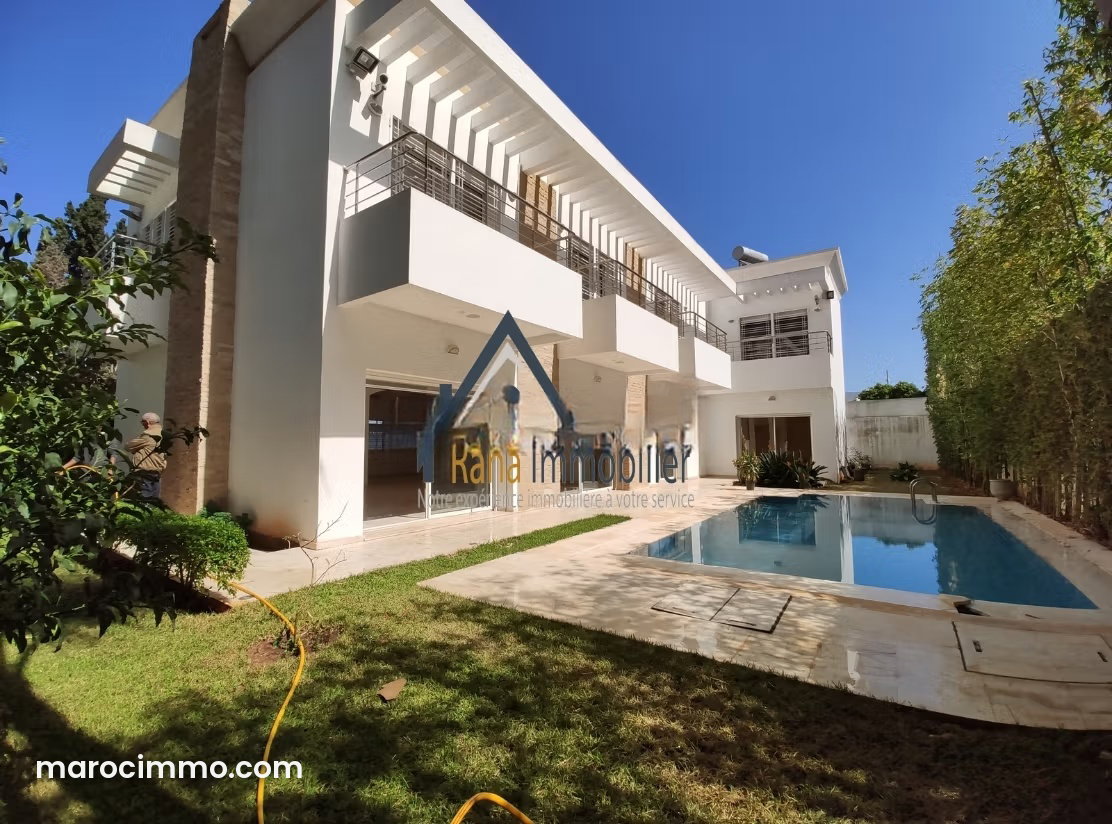 Villa 1000 m² avec piscine et jardin, Souissi, Rabat — Rabat
