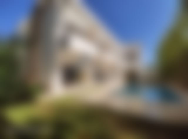 Villa 1000 m² avec piscine et jardin, Souissi, Rabat — Rabat