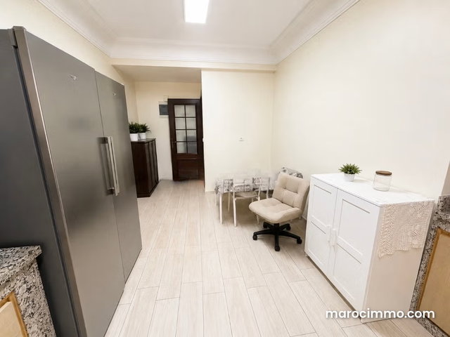 Beautiful 131 m² Cross Apartment – Hospitals Quarter — 4
