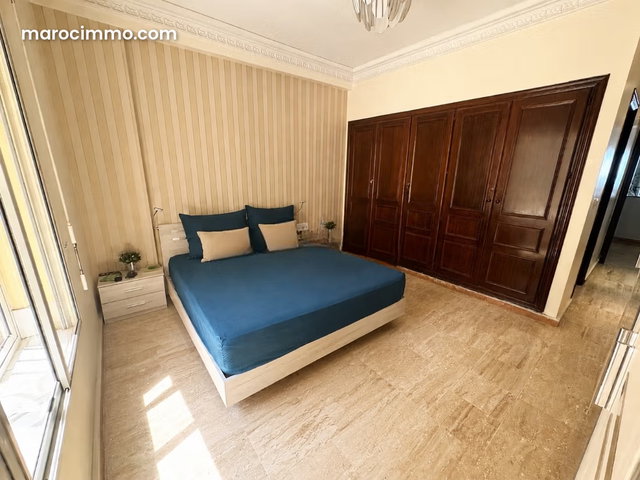 Beautiful 131 m² Cross Apartment – Hospitals Quarter — 5