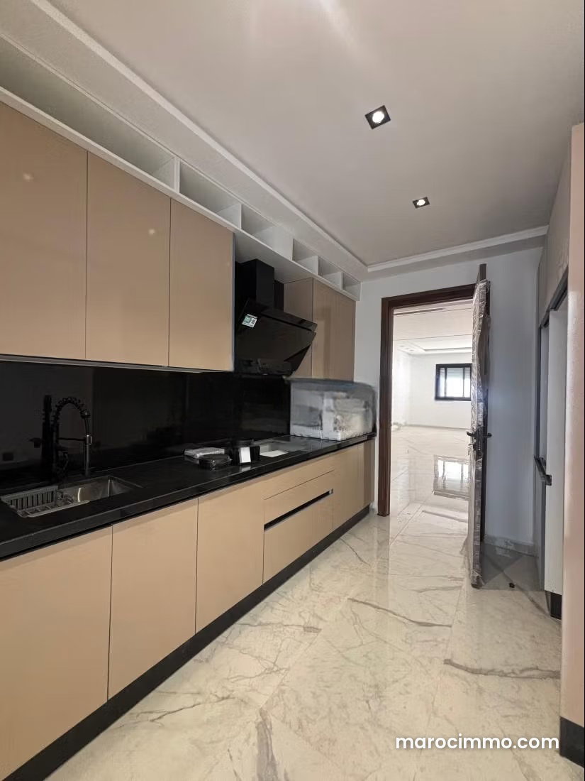5-Room Apartment with Terrace in Iberia, Tangier — Tangier