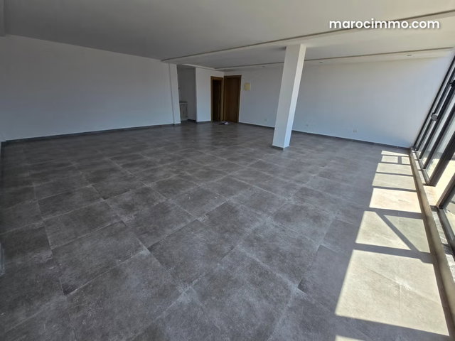 Location de bureaux à Hay Chrifa. Surface totale 84 m². Porte blindée et résidence sécurisée — 3
