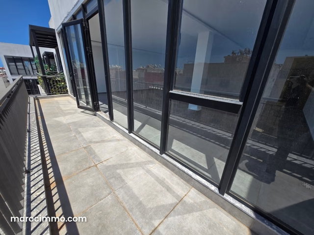 Location de bureaux à Hay Chrifa. Surface totale 84 m². Porte blindée et résidence sécurisée — 2
