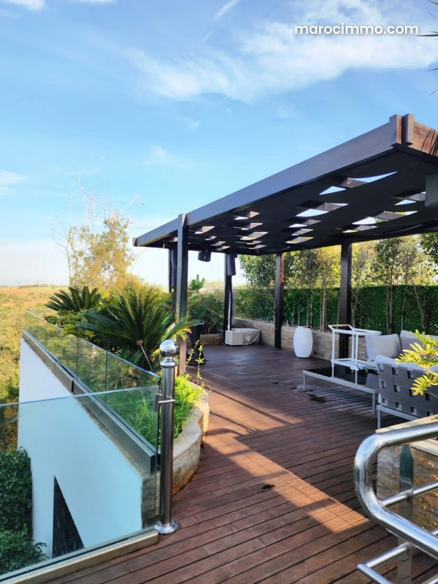 Magnifique villa à vendre à Souissi. 6 chambres. Terrasse et jardin — 2