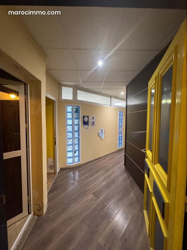 Bureaux à l'achat à Administratif. Surface de 114 m². Service de concierge et climatisation — 3