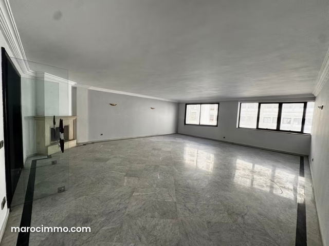 Magnifique Appartement Familial de 265 m² à Louer à Racine – Vue Jardin — Casablanca