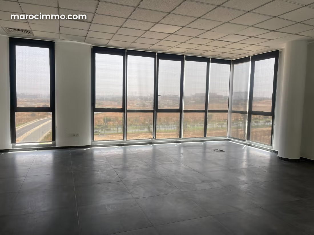 142 m² Office on the 6th Floor in Sidi Maarouf, Casablanca — Casablanca