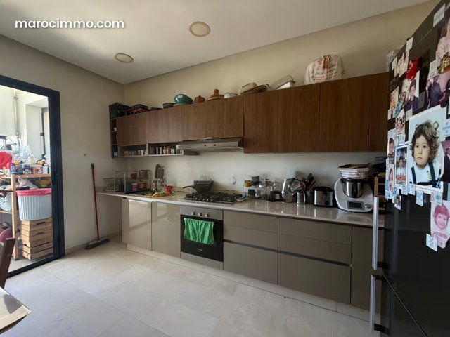 Location d'un appartement à Oasis. 3 chambres agréables. Parking et ascenseur — 3