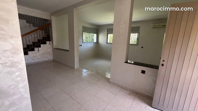 Somptueuse villa à louer à Souissi. 6 pièces. Garage — 4