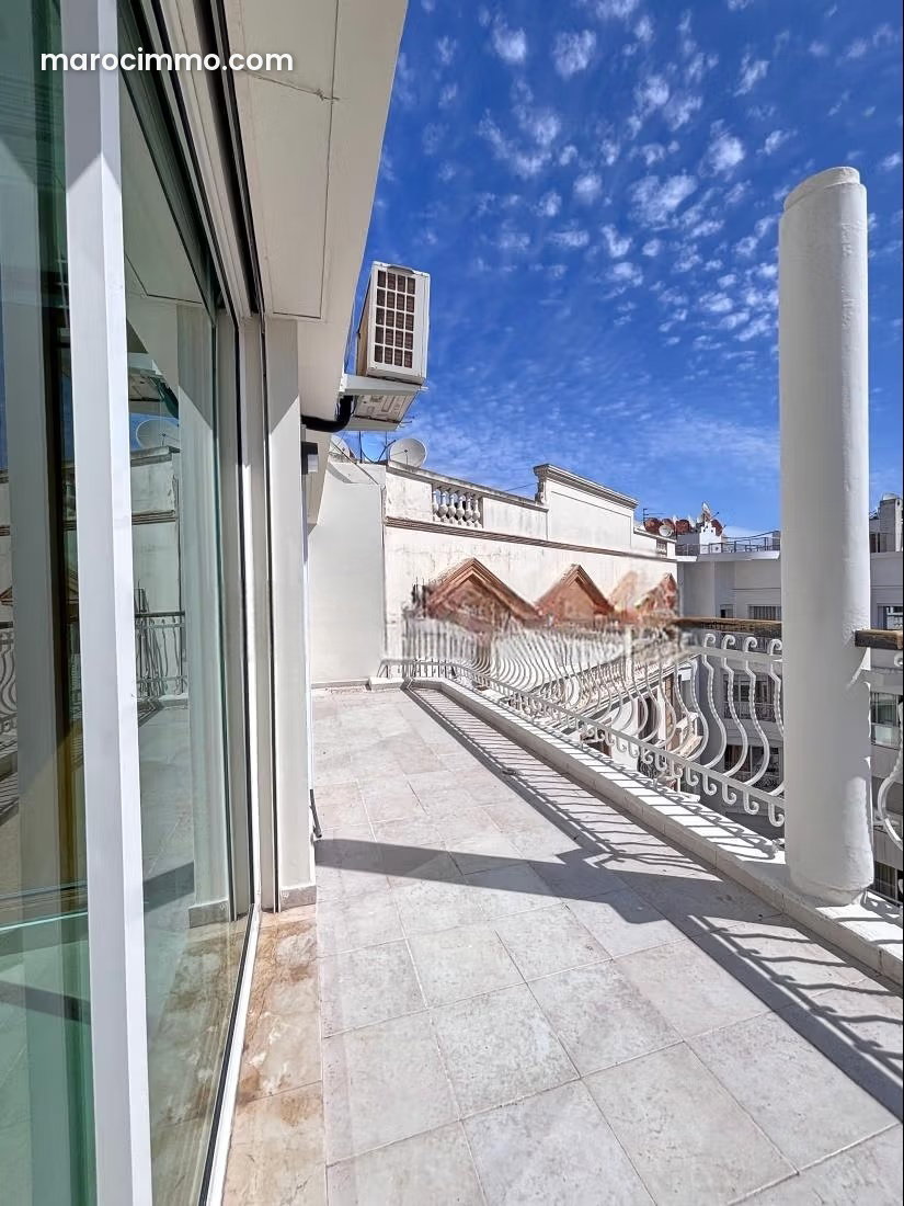 200 m² Apartment with Terrace for Rent in Racine, Casablanca — Casablanca