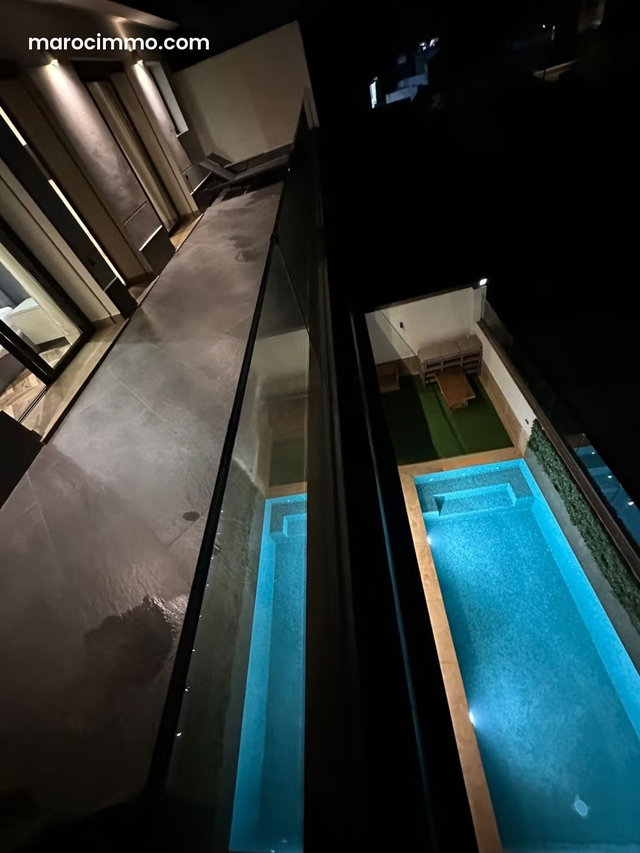 Villa luxueuse a nwinwich — 2