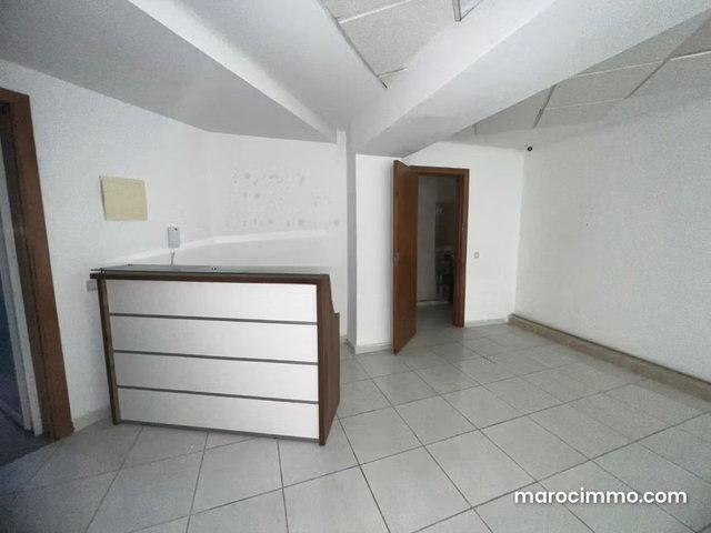 Bureau à louer en plein centre ville de Kénitra — 2