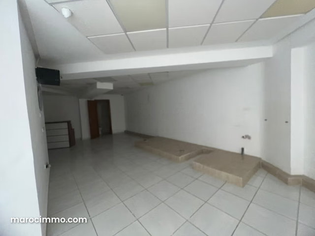 Bureau à louer en plein centre ville de Kénitra — 4