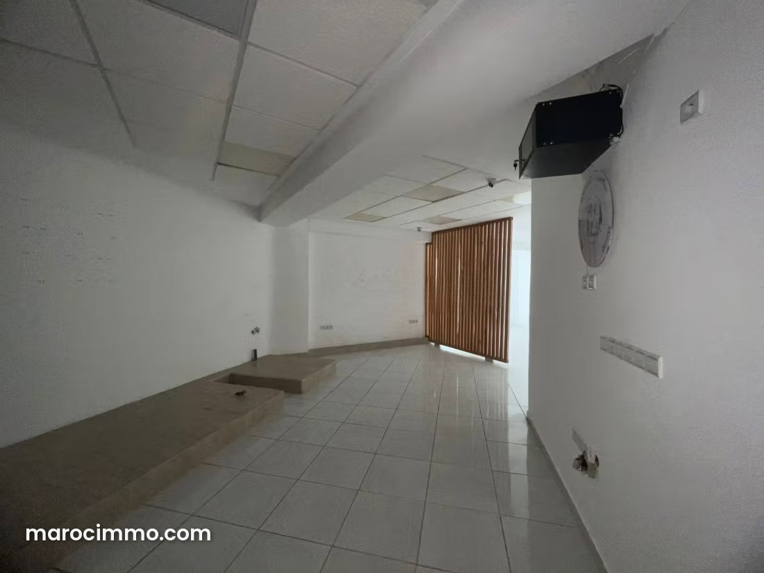 86 m² Office for Rent, Central Kénitra, Air-Conditioned with Garage — Kenitra
