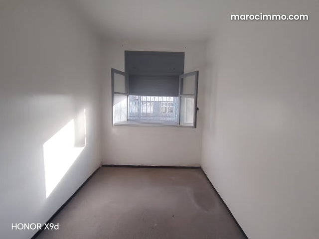 Bureau 1 etg en face mosque tarik bernoussi 4800 DHY — 3