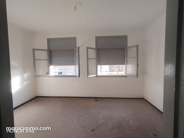 Bureau 1 etg en face mosque tarik bernoussi 4800 DHY — Casablanca