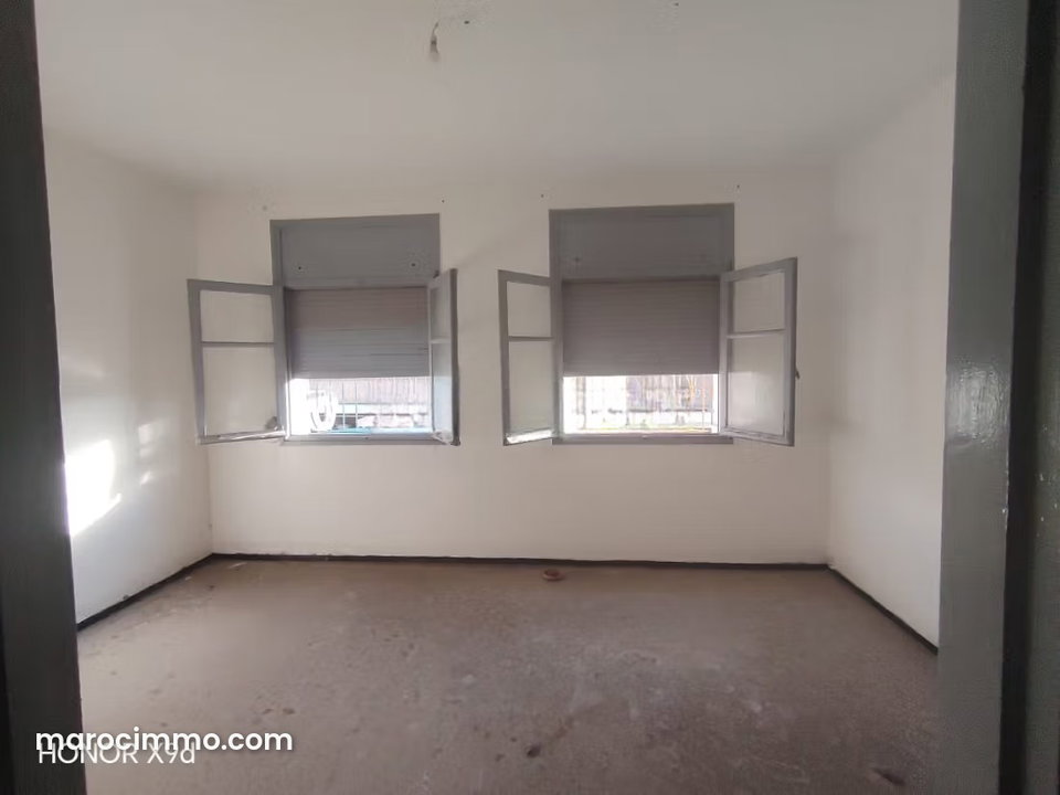 Bureau 1 etg en face mosque tarik bernoussi 4800 DHY