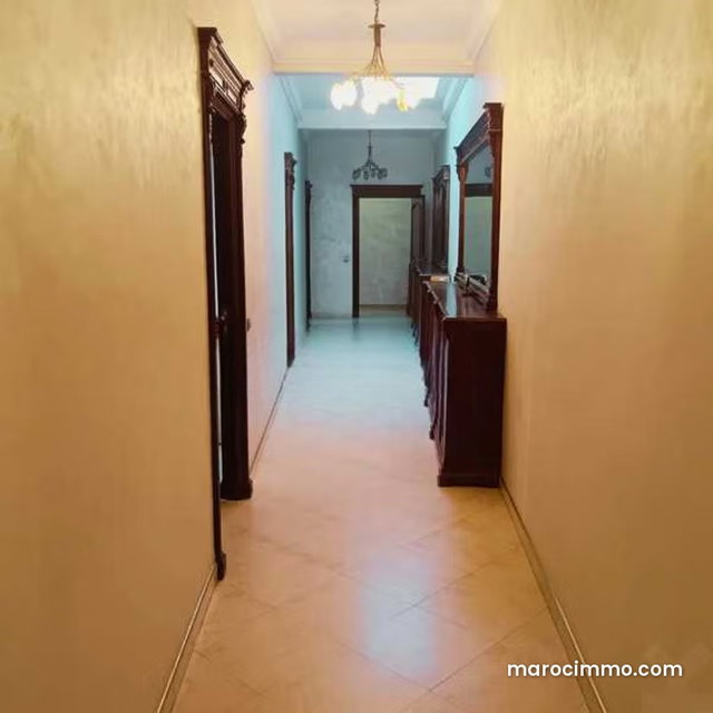 Villa à Vendre de 583.0 m² à Casablanca, Nassim — 2