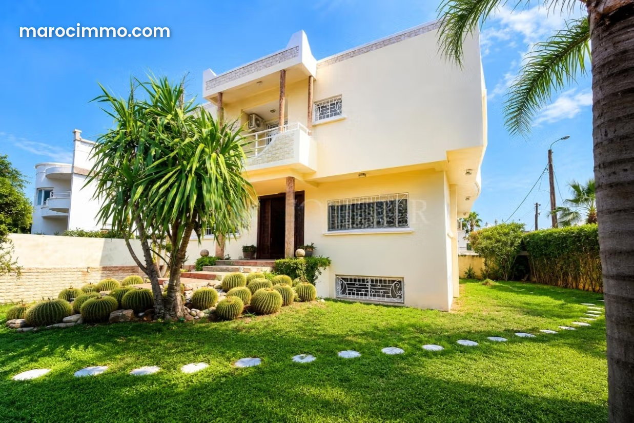 534 sqm villa, 5 bedrooms with garden and pool, Dar Bouazza — Dar Bouazza