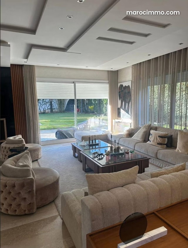 Villa de haut standing à vendre à Ville Verte. 15 pièces confortables. Piscine et air conditionné — 4