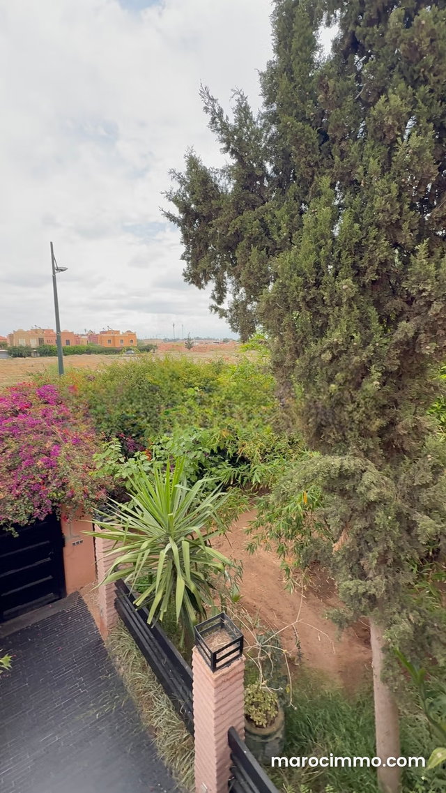Location villa de luxe à Agdal avenue Mohamed 6. Surface de 700 m². Sécurité — 5