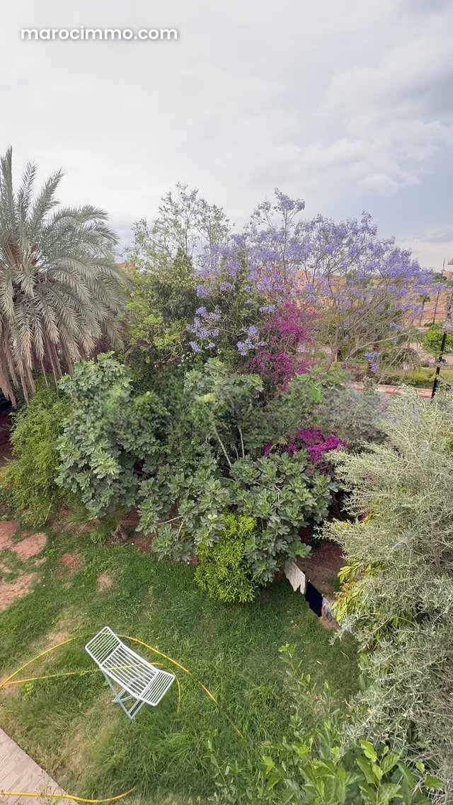 Location villa de luxe à Agdal avenue Mohamed 6. Surface de 700 m². Sécurité — 4