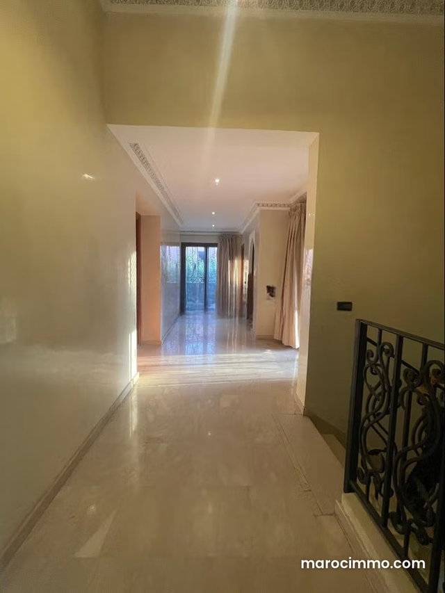 Villa de haut standing à vendre à Hay Targa. Surface de 436 m². Bien meublé — 3