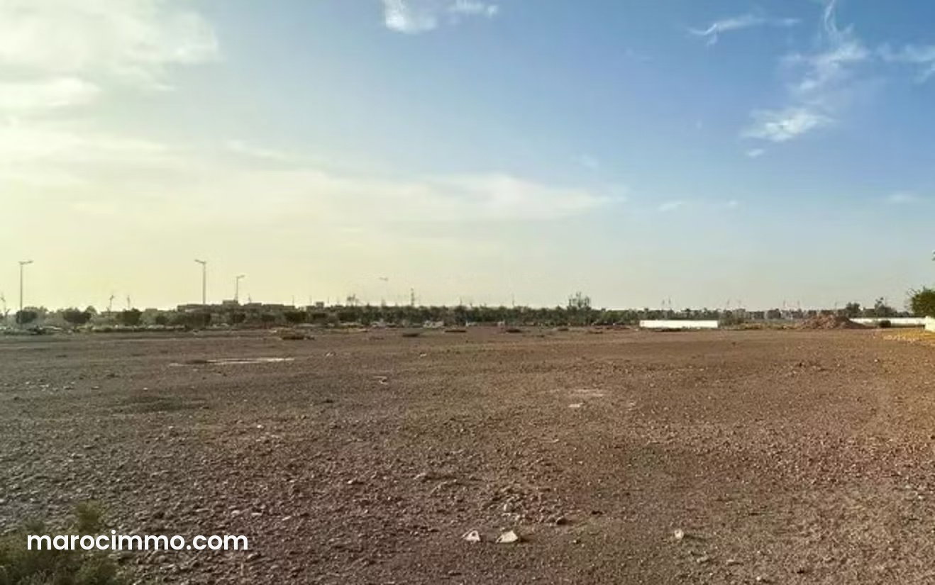 Terrain 2388 m² Guéliz, Marrakech, zone R5, fort potentiel — Marrakech