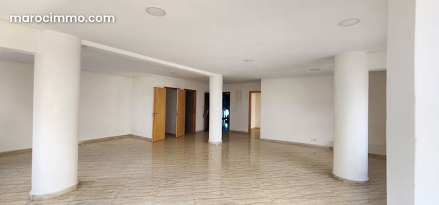 Location de bureaux à Agdal. Surface de 150 m². Parking et ascenseur — Rabat