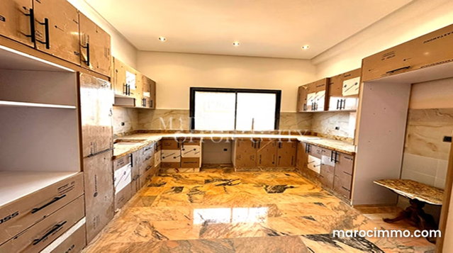 Villa Neuve avec piscine à vendre — 2