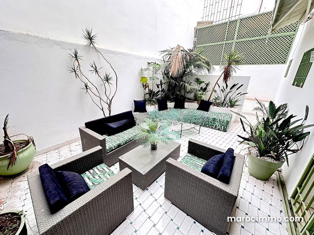 Beau rez de jardin au triangle d'or — 2