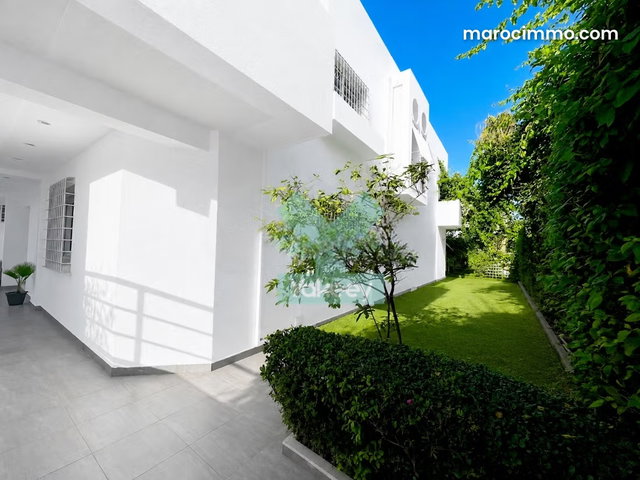 Emplacement prime pour cette villa commerciale — 3