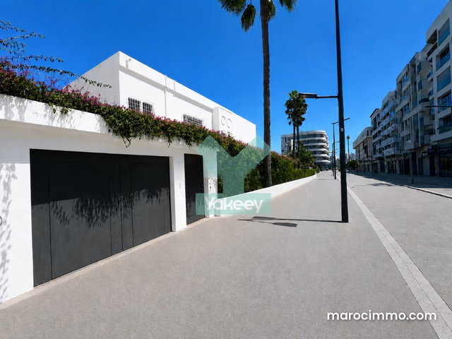 Emplacement prime pour cette villa commerciale — 2