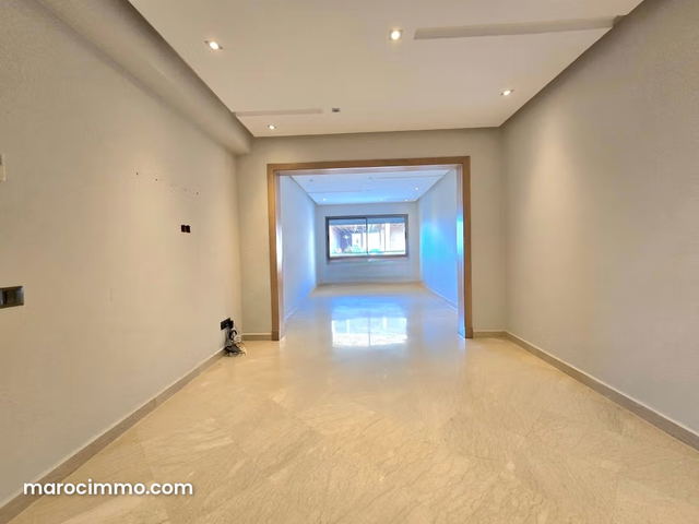 Appartement à louer à Ferme Bretonne Hay Arraha. 3 chambres agréables. Porte sécurisée et chauffage central — Casablanca
