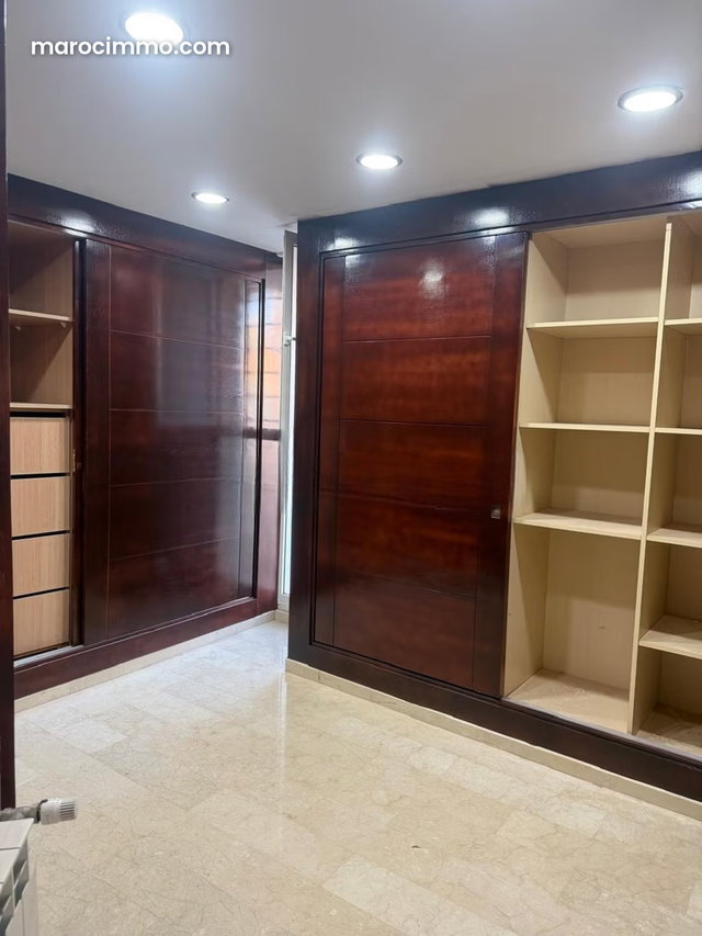 Villa de haut standing à louer à Riyad. Superficie 300 m². Bien meublé — 2