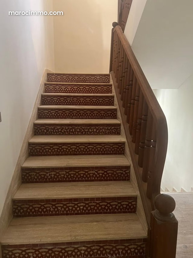 Maison de haut standing à vendre à Souissi. 8 pièces. Piscine — 3