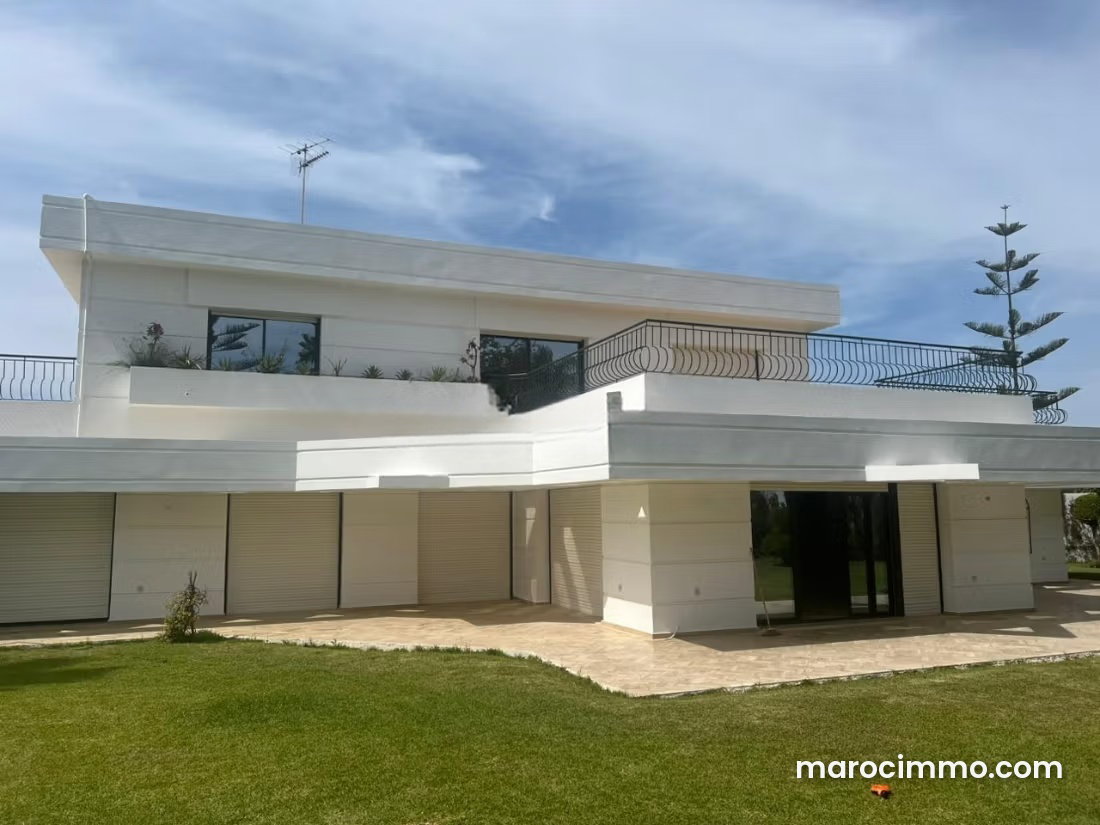 900 m² Villa with Garden and Swimming Pool, Souissi, Rabat — Rabat