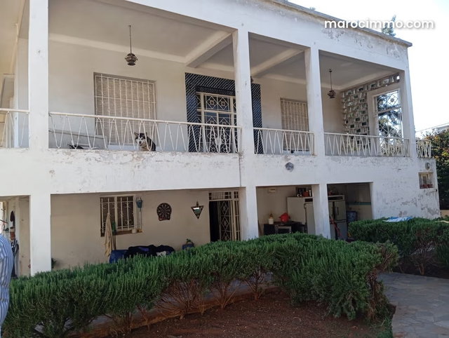 Villa à démolir 2036 M2 avec grand potentiel — 2