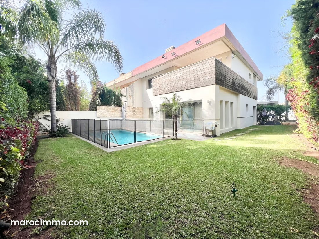 420 m² Villa with Pool, Ville Verte, Bouskoura — Bouskoura
