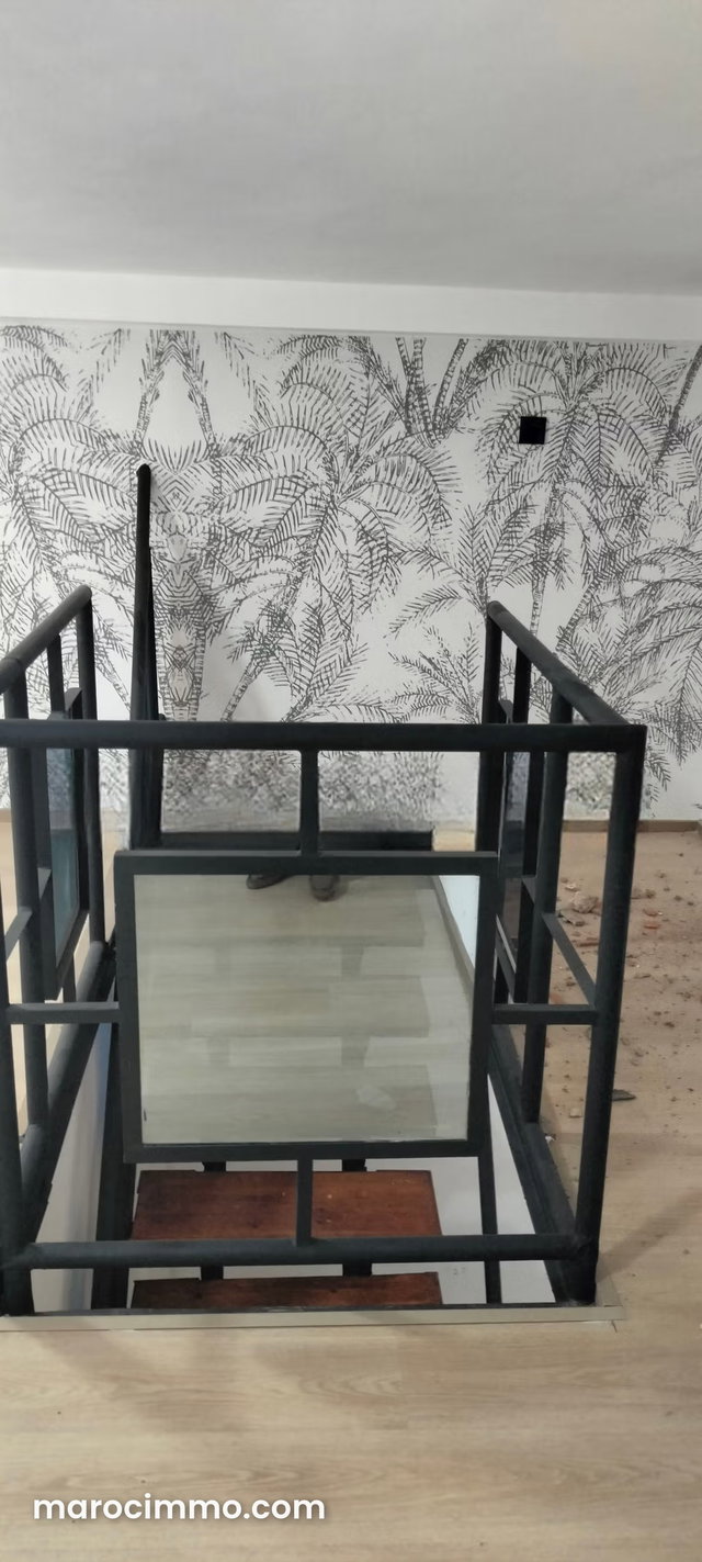 Vend local commercial à Guéliz. Surface totale 80 m². Air conditionné — 3