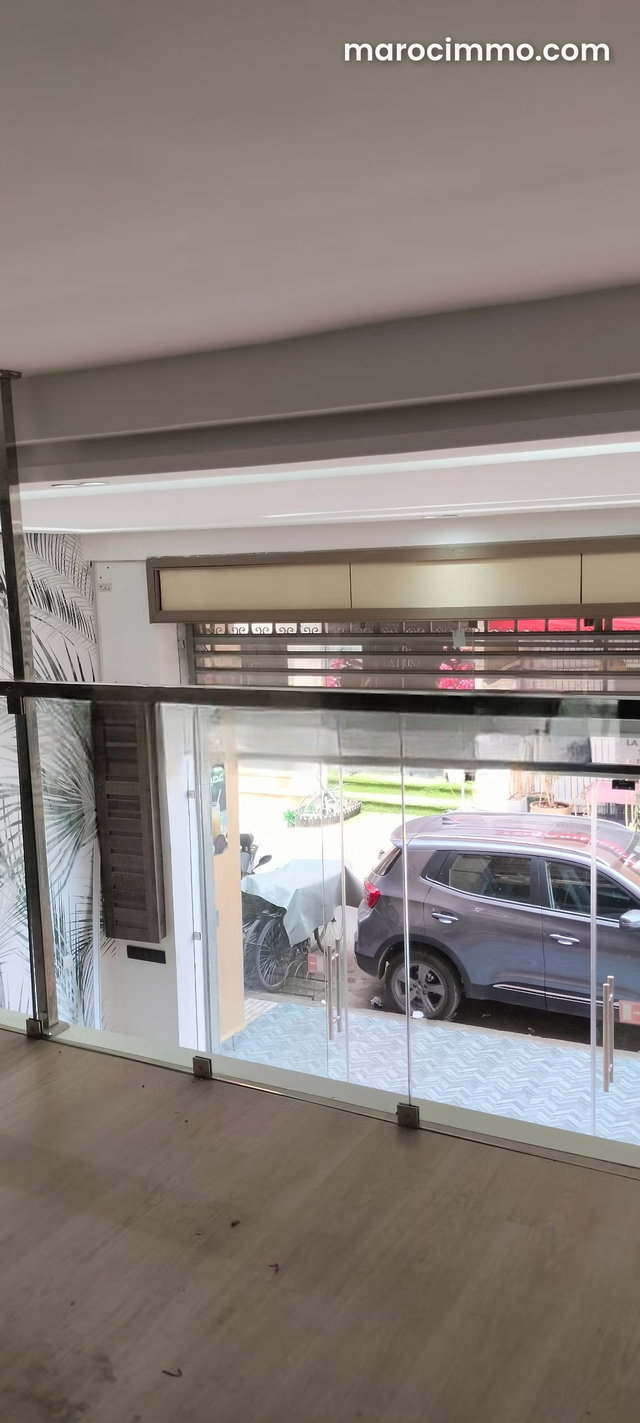 Vend local commercial à Guéliz. Surface totale 80 m². Air conditionné — 5