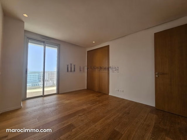 T4 vide de 271m² – 3 ch. Ch. Perso terrasse — 5