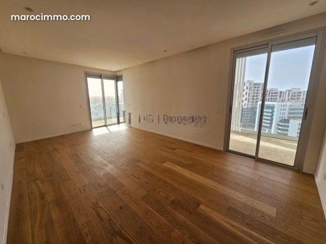 T4 vide de 271m² – 3 ch. Ch. Perso terrasse — 3
