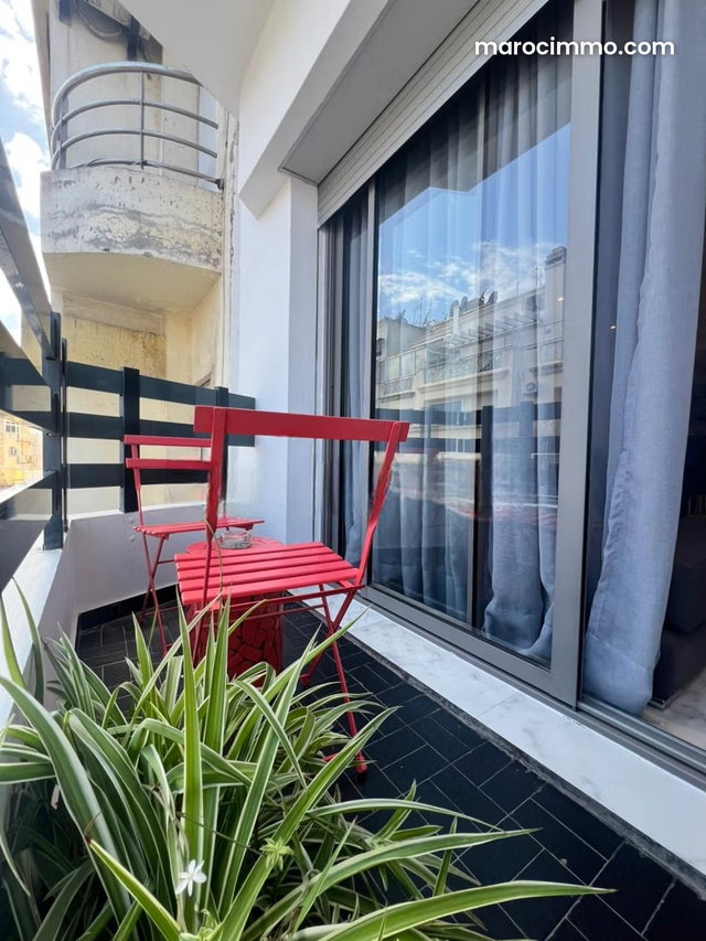 En exclusivité – Coquet studio meublé — 2
