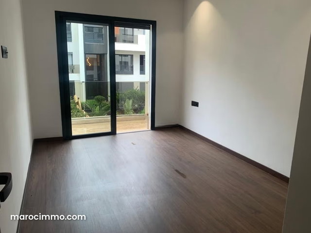 Louez cet appartement à Ville Verte. 2 chambres. Double vitrage et chauffage central — 3