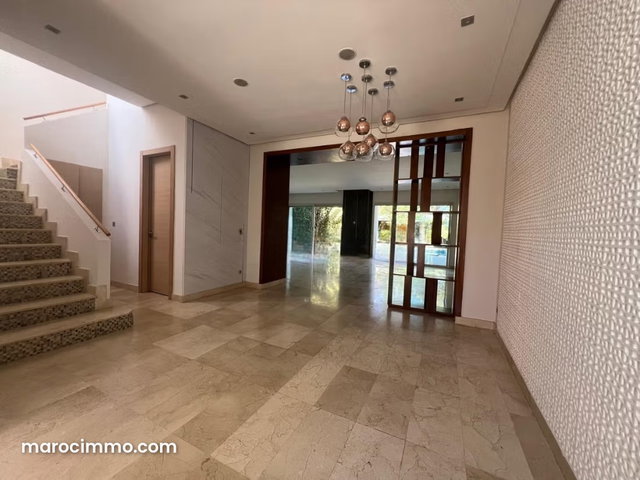 Villa vide moderne à louer À Bouskoura — 2
