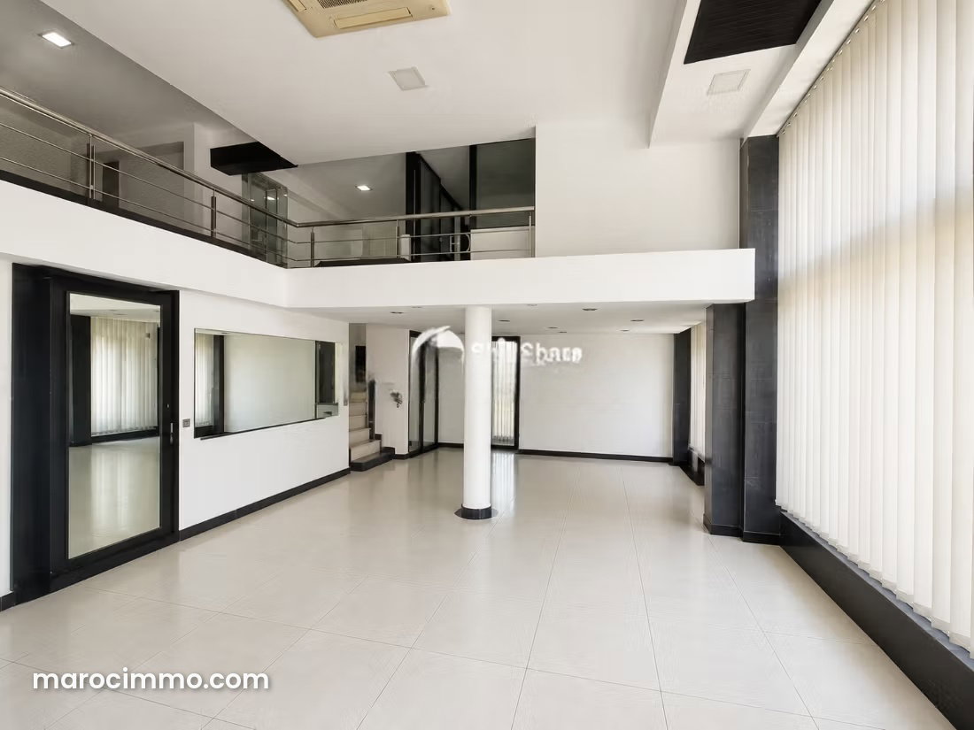 Three-Fronted Commercial Premises in Casablanca’s Hospitals District — Casablanca