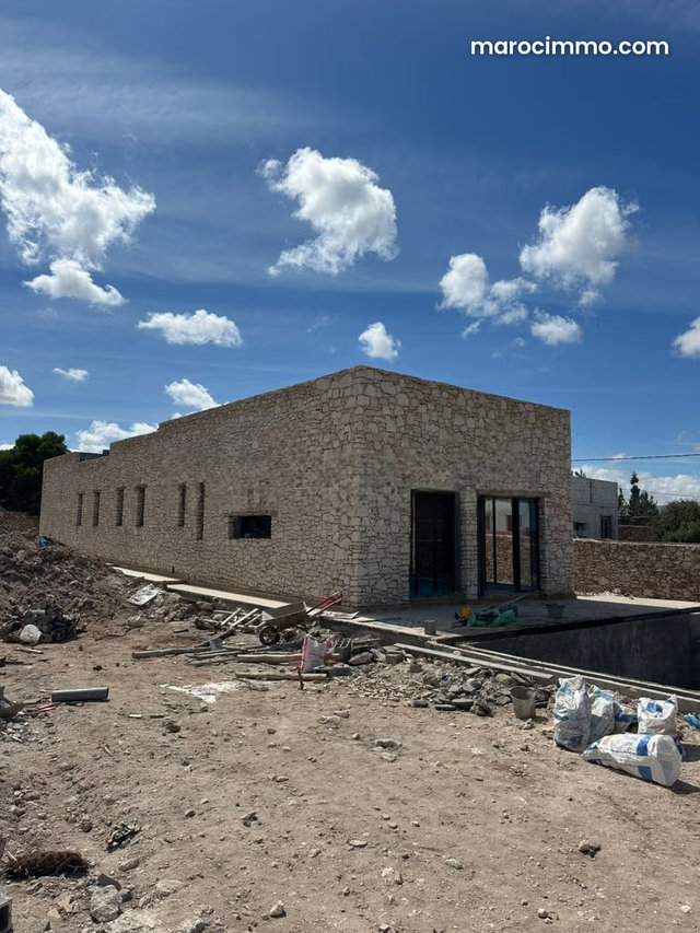 Villa in Completion with Pool and Bungalow — 2