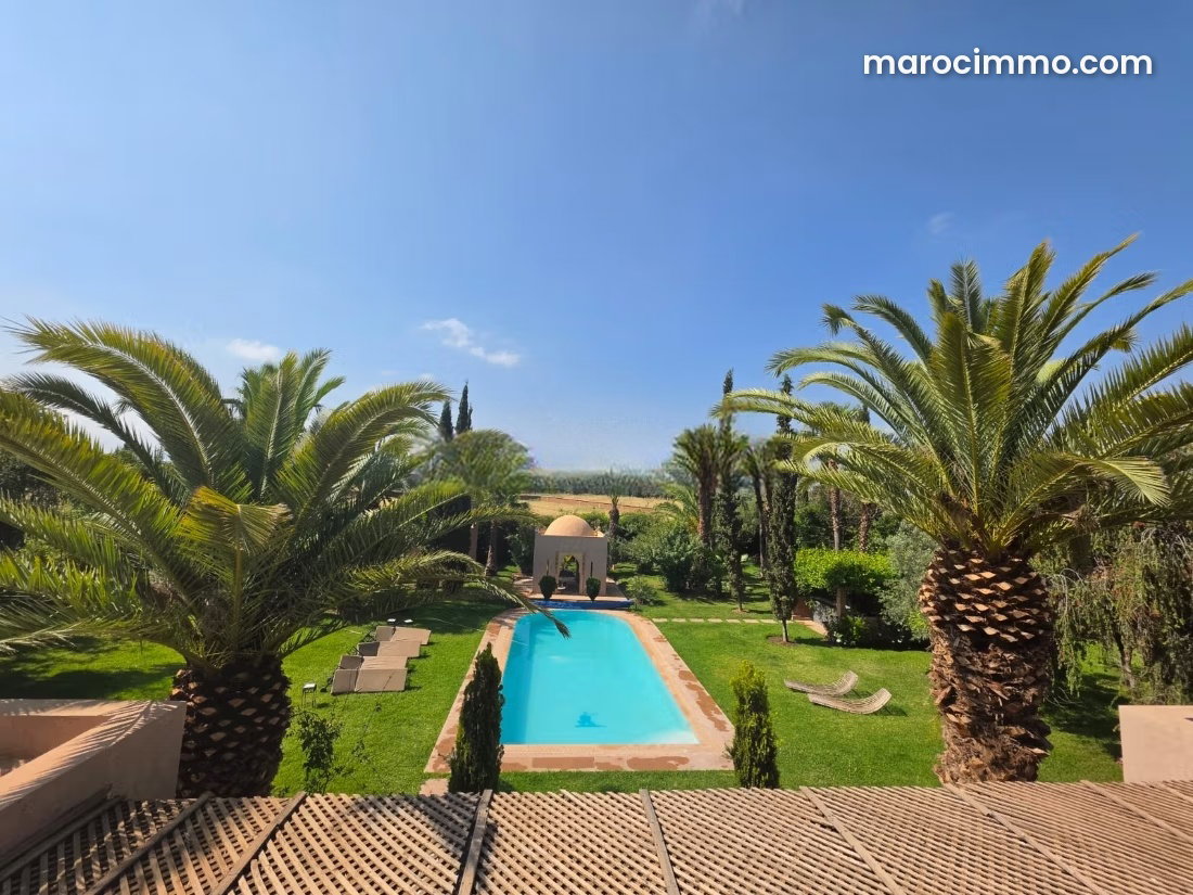 Single-Storey Villa, 693 m², Swimming Pool and Landscaped Garden, Marrakech — Marrakesh