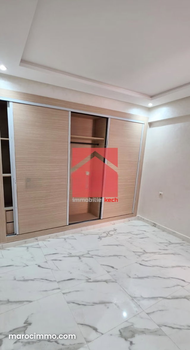 New Appartement Avec Balcon à Louer — 5